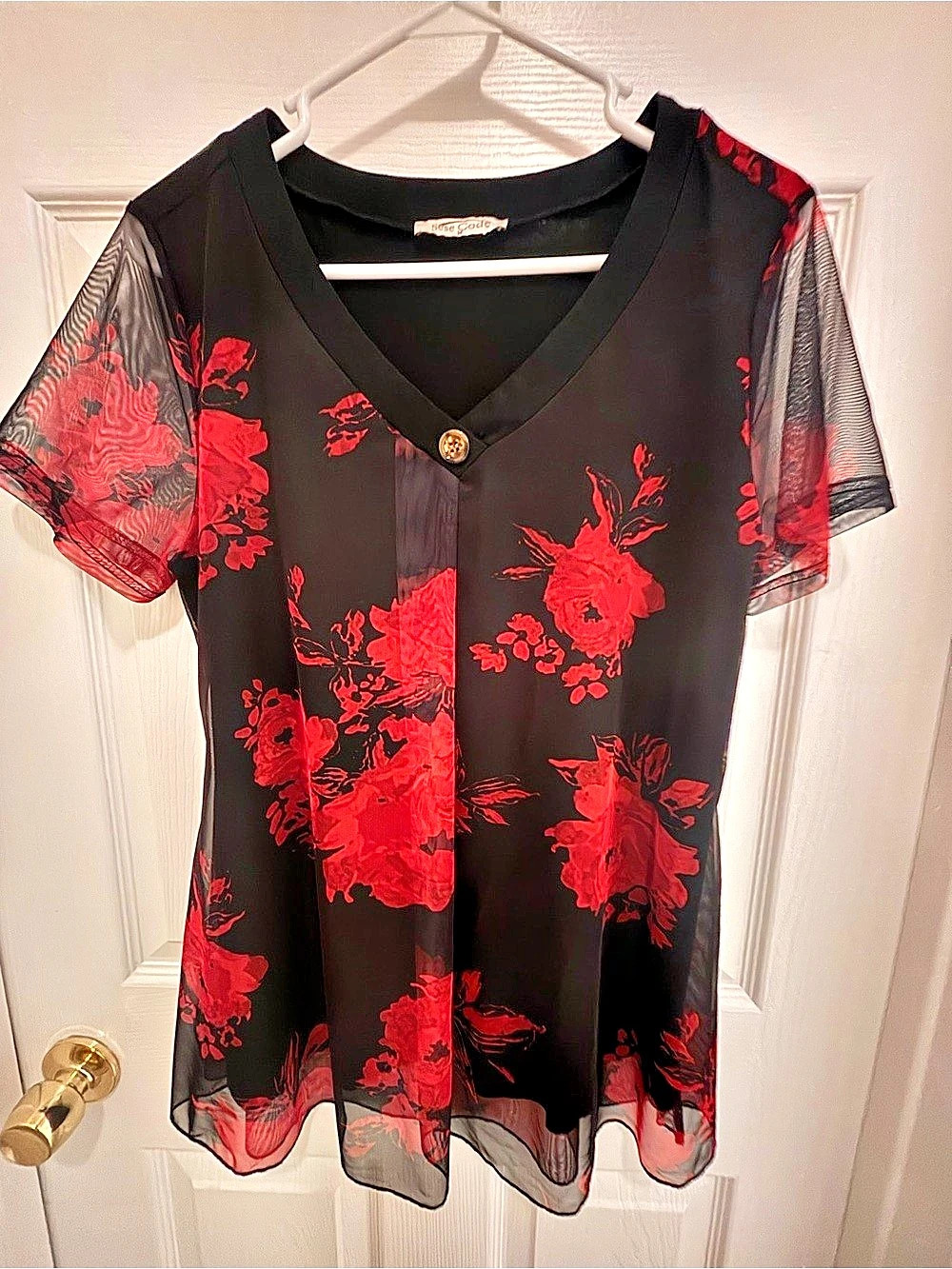 Sese Code Floral Short Sleeve Blouse in Black & Red Size Medium